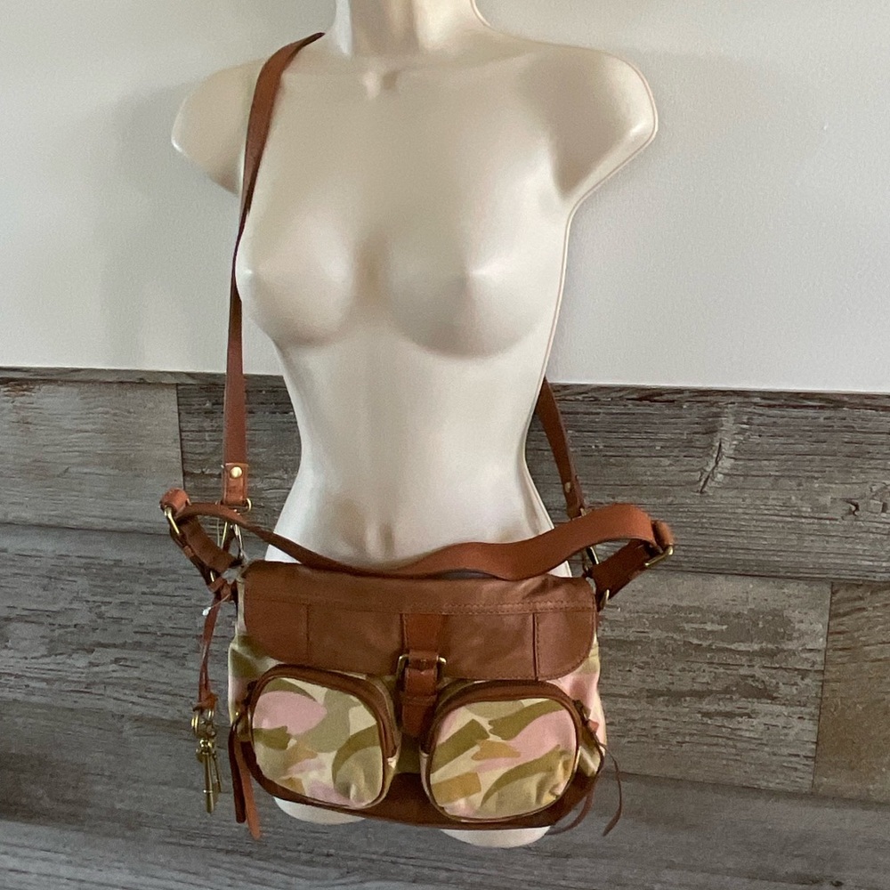 Fossil canvas and leather camo purse NWOT